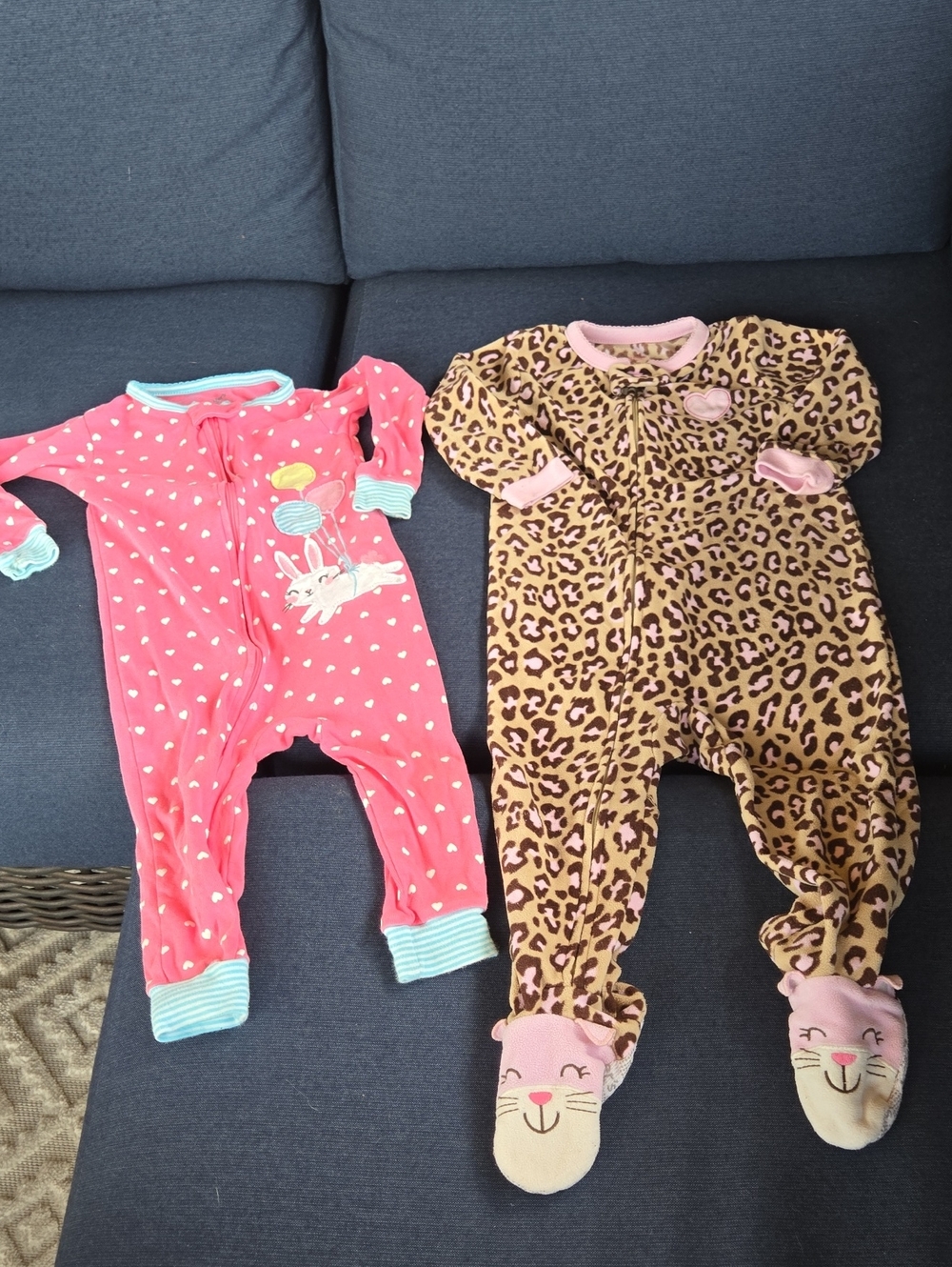 Bundle 2 Girls Carter’s sleepers 18 Mo Full Zip Footies Pajamas Comfy Cozy Heart